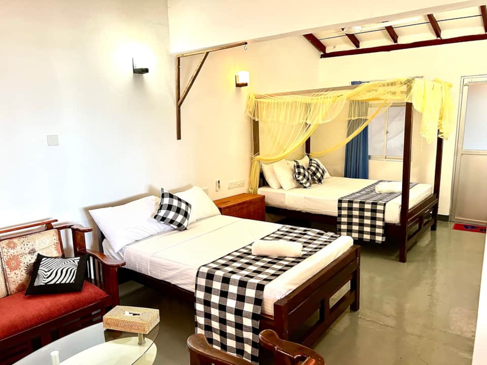 Accommodation Currimundi Room